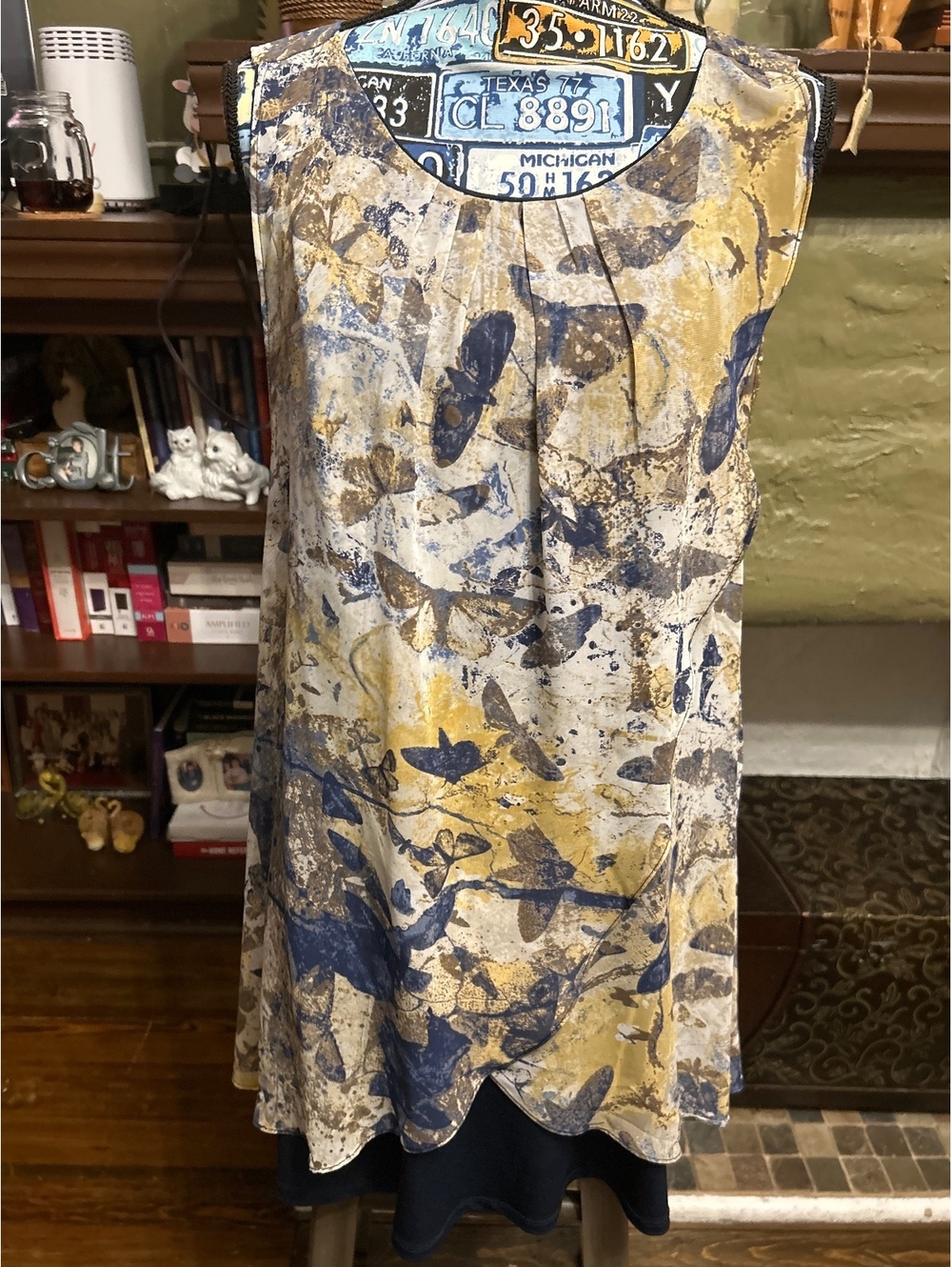 Sleeveless Layered Abstract Print Top with Back Overlap